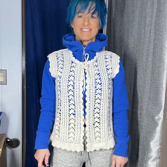 |•Handmade Crocheted Vest•| Cream One Size - Picture 6 of 13